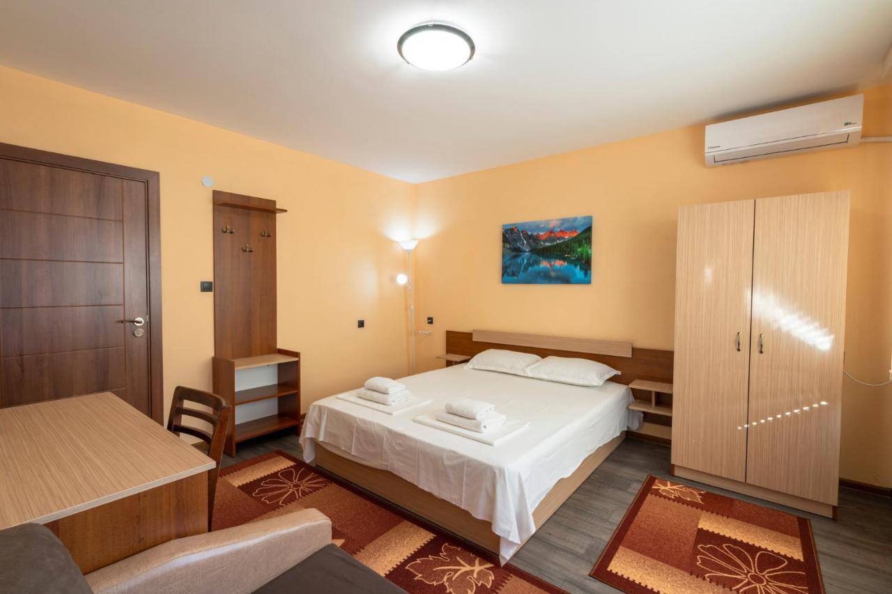 Family Hotel Preslav Экстерьер фото