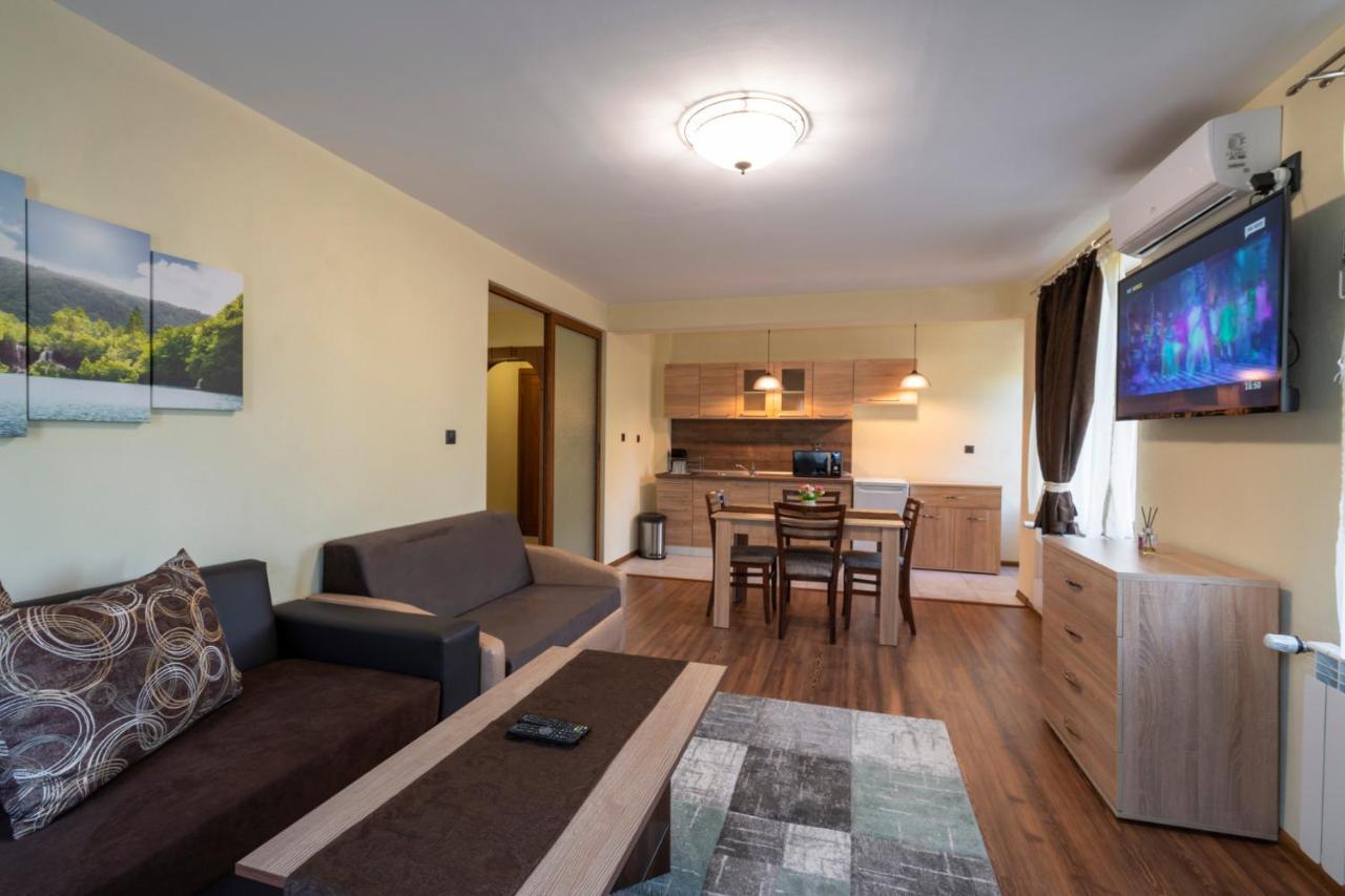 Family Hotel Preslav Экстерьер фото