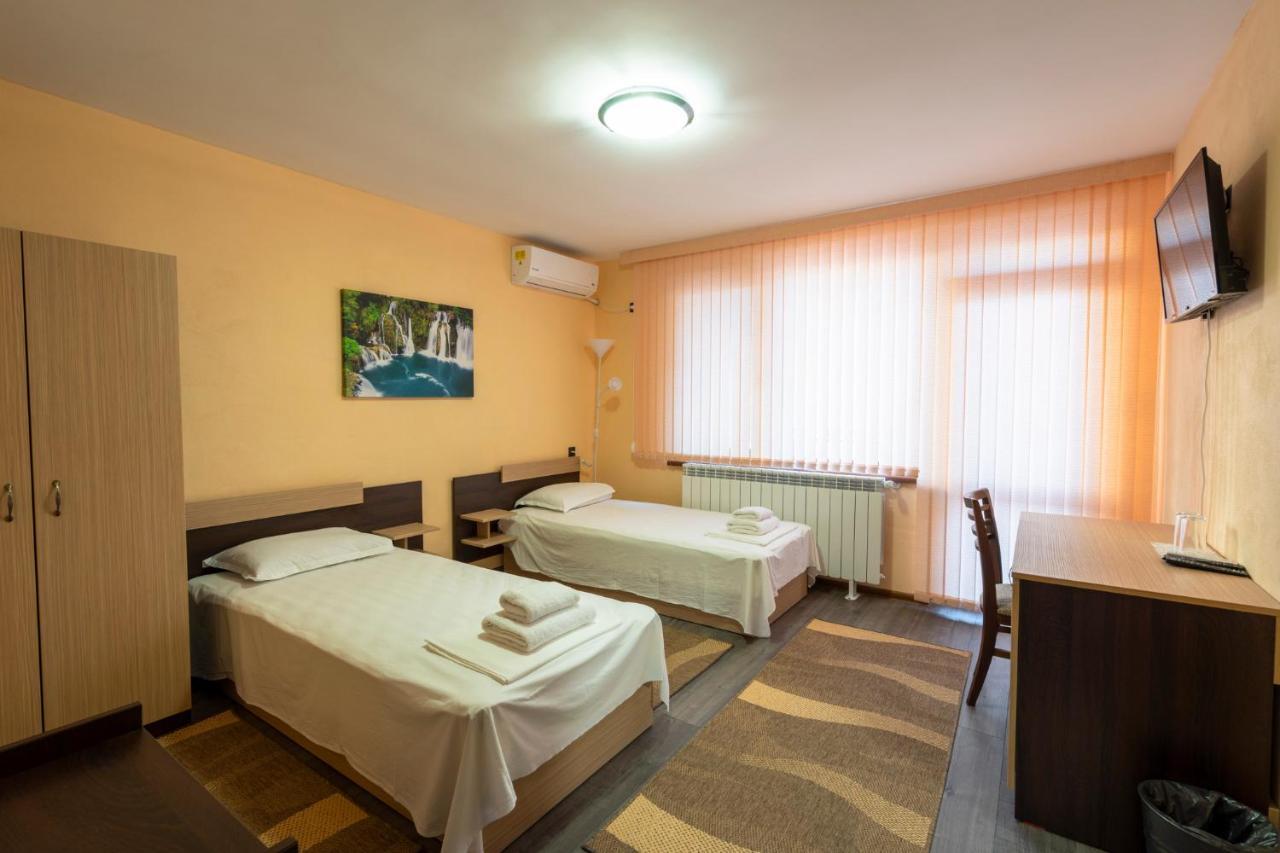 Family Hotel Preslav Экстерьер фото